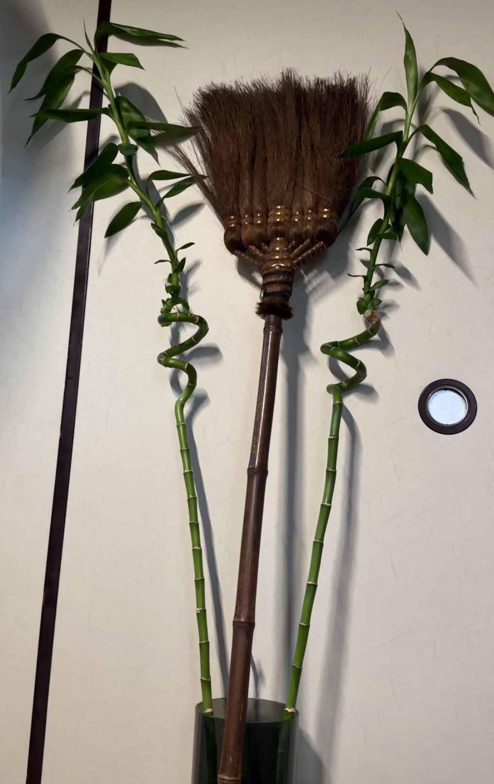 ルーマニアの魔女エヴァの箒ほうき｜東京五反田の家事代行ルーマニ屋 image title | 暮らしと心を整える収納と料理サポート